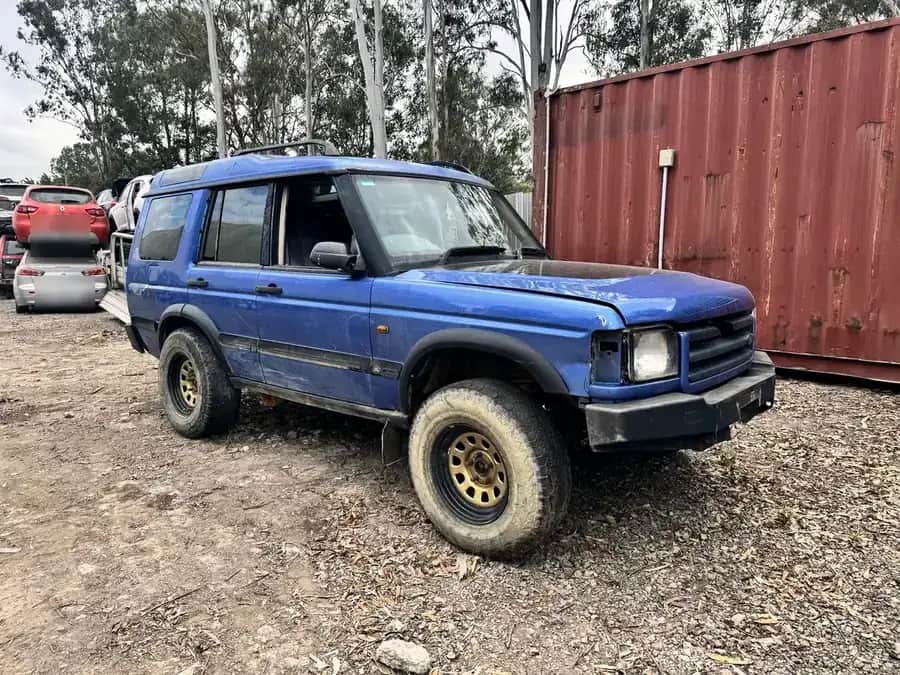 A blue Land Rover Discovery in the yard